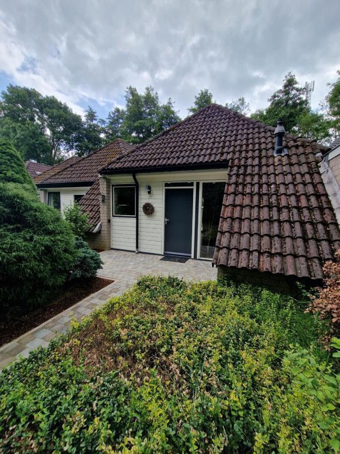 Ervaar Vredige Rust In Deze Charmante Knusse Bungalow Posterholt Exterior photo